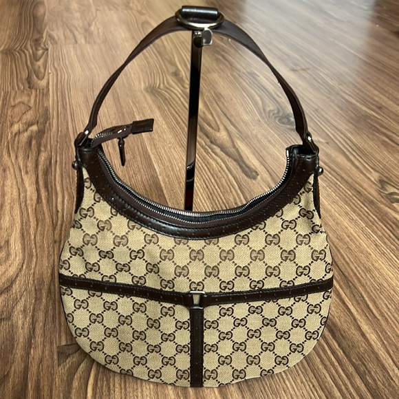 A226 - π― % authentic Gucci shoulder bag - Picture 5 of 16